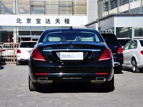 奔驰(进口)  S400L 3.0T 自动 车辆正后方尾部视角