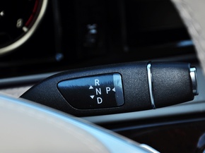 奔驰(进口)  S400L 3.0T 自动 挂档把手特写