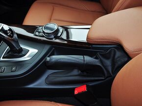 华晨宝马  328Li 驻车制动器