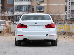 宝马(进口)  328i 车辆正后方尾部视角