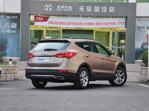 北京现代  2.4L 自动 车辆右侧尾部视角