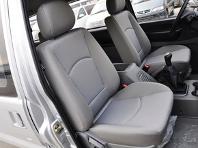 东风风行  M3 1.6L 手动 副驾驶席座椅45度特写