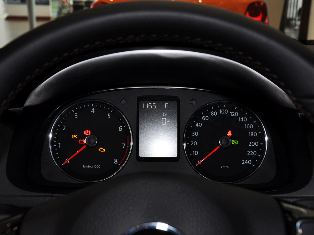 上海大众  1.6L 自动 方向盘后方仪表盘