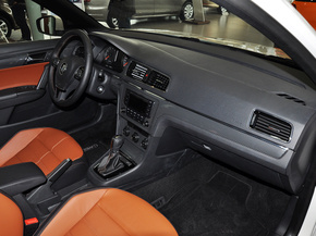 上海大众  1.6L 自动 中控台右侧