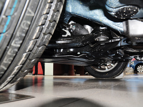 上海大众  1.4TSI DSG 前悬架特写