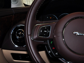 捷豹 XJL 3.0 SC 方向盘左侧