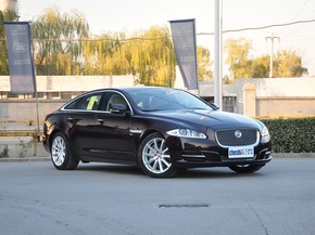 捷豹  XJL 3.0 SC 车辆右侧45度角