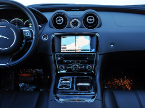 捷豹  XJL 2.0T 中控仪表台总特写