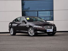 捷豹  XF 2.0T 车辆右侧45度角