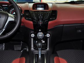 长安福特  1.0 GTDi 自动 中控仪表台总特写