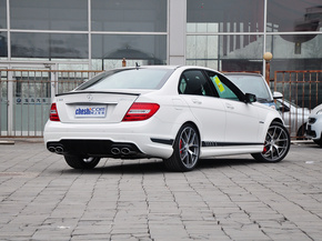 奔驰AMG  C63 AMG Coupe Edition 507 车辆右侧尾部视角