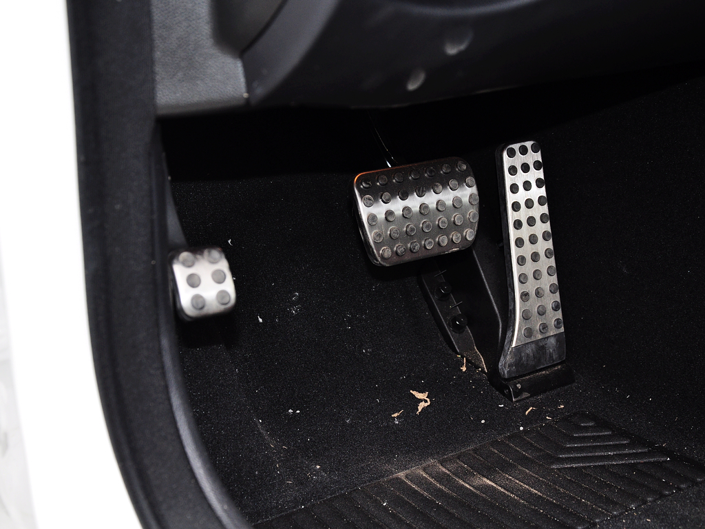 奔驰AMG  C63 AMG Coupe Edition 507 油门脚踏板特写