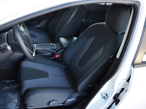 MG 1.5T 自动 驾驶席座椅前45度视图