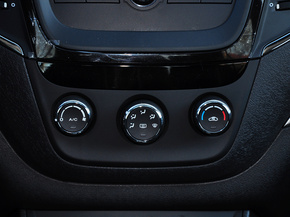 MG  1.5T 自动 中控台中央特写