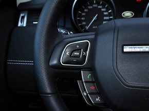 路虎  2.0T 方向盘左侧