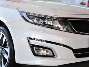 东风悦达起亚  2.0L AT 车辆右前大灯45度视角