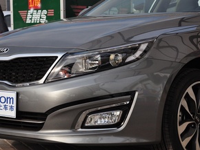 东风悦达起亚  2.0L AT 车辆左前大灯45度视角