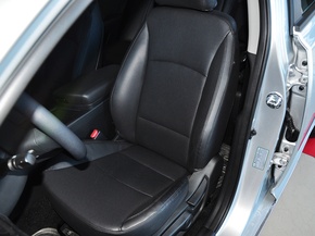 东风悦达起亚  2.0L AT 驾驶席座椅前45度视图