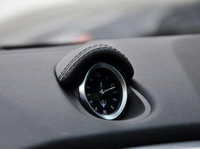 玛莎拉蒂  3.0T 自动 中控仪表台上方