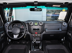 北京汽车  2.4L 手动 中控台整体