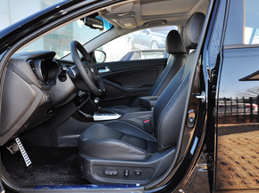 东风悦达起亚  2.0T AT 驾驶席座椅正视图