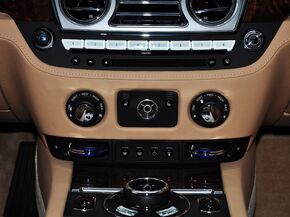 劳斯莱斯  6.6T 中控台下方特写