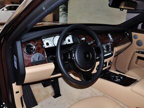 劳斯莱斯  6.6T 中控台左侧