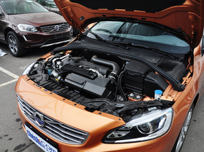 沃尔沃亚太  2.0T 发动机主体特写