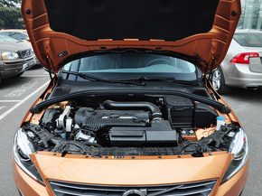 沃尔沃亚太 2.0T 发动机局部特写