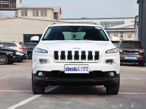 Jeep  2.4L 自动 车头正面视角