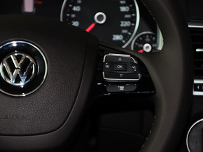大众(进口)  3.0TSI 方向盘右侧