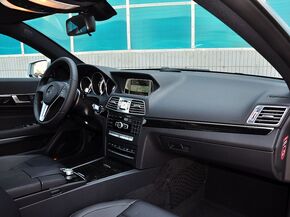 奔驰(进口)  E200 中控台右侧