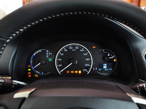 雷克萨斯  200h 1.8L CVT 方向盘后方仪表盘