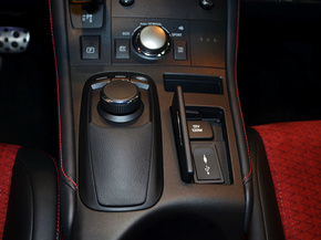 雷克萨斯  200h 1.8L CVT