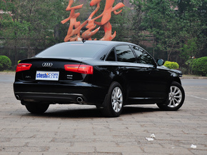 一汽奥迪  TFSI 车辆右侧尾部视角