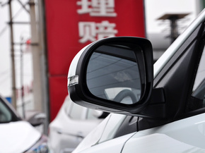 北京现代  三厢 1.4L 手动 反光镜外侧下视