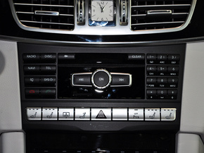 北京奔驰  改款E300L 3.0L 自动 中控台中央特写