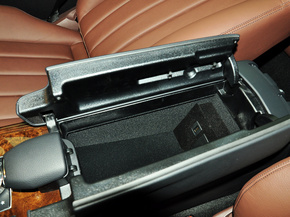 北京奔驰 E260L 1.8T 自动 前排座椅中央中间