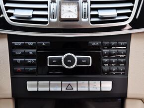 北京奔驰  改款E260L 1.8T 自动 中控台下方特写