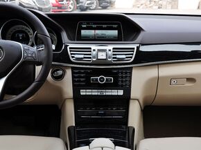 北京奔驰  改款E260L 1.8T 自动 中控仪表台总特写