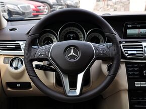 北京奔驰  改款E260L 1.8T 自动 方向盘整体
