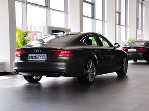 奥迪(进口) 3.0T DCT 车辆右侧尾部视角