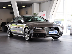 奥迪(进口) 3.0T DCT 车辆右侧45度角