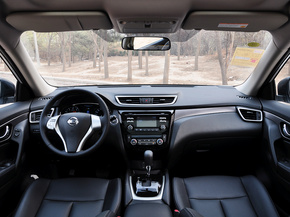 东风日产 2.0L XL CVT 中控台整体