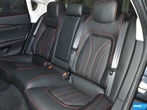 玛莎拉蒂  3.0T 第二排座椅正视图