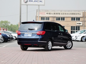 別克  2.4L 自動 車輛右側(cè)尾部視角
