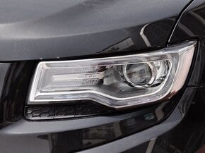 Jeep  3.0L 自動(dòng) 車輛大燈細(xì)節(jié)