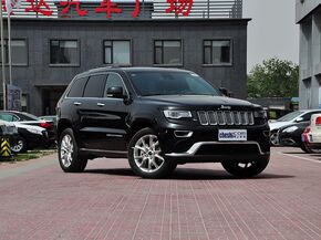 Jeep  3.0L 自动 车辆右侧45度角