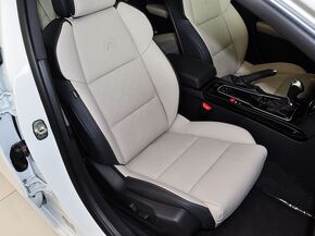 东风标致  2.3L 自动 副驾驶席座椅45度特写