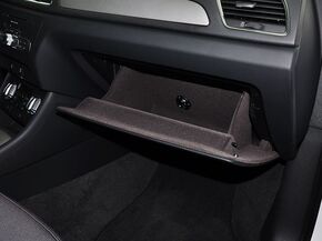 一汽奥迪  30 TFSI 手套箱整体特写
